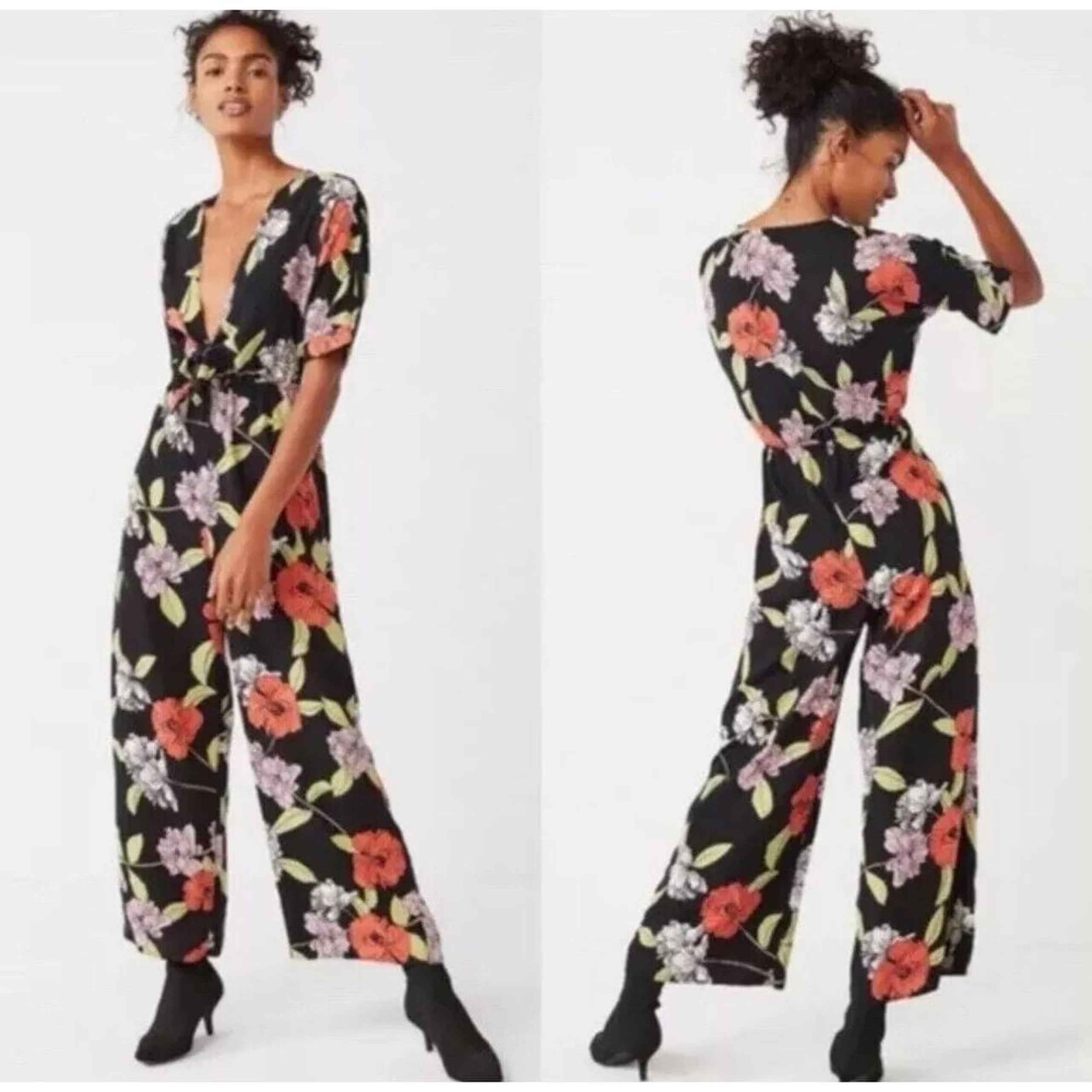Urban Outfitters Women's Boho Plunging V-Neck Floral Wide Leg Jumpsuit Black XS