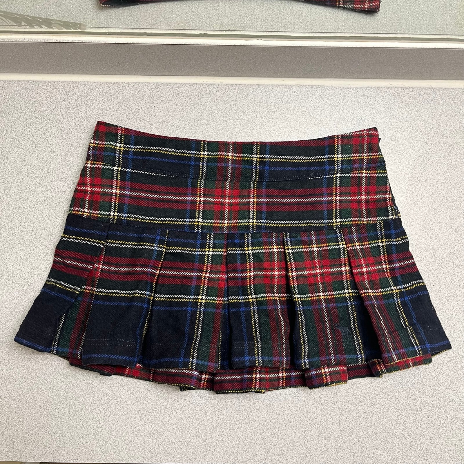 Vintage Y2K Abercrombie & Fitch 2000s Pleated Plaid Mini Skirt