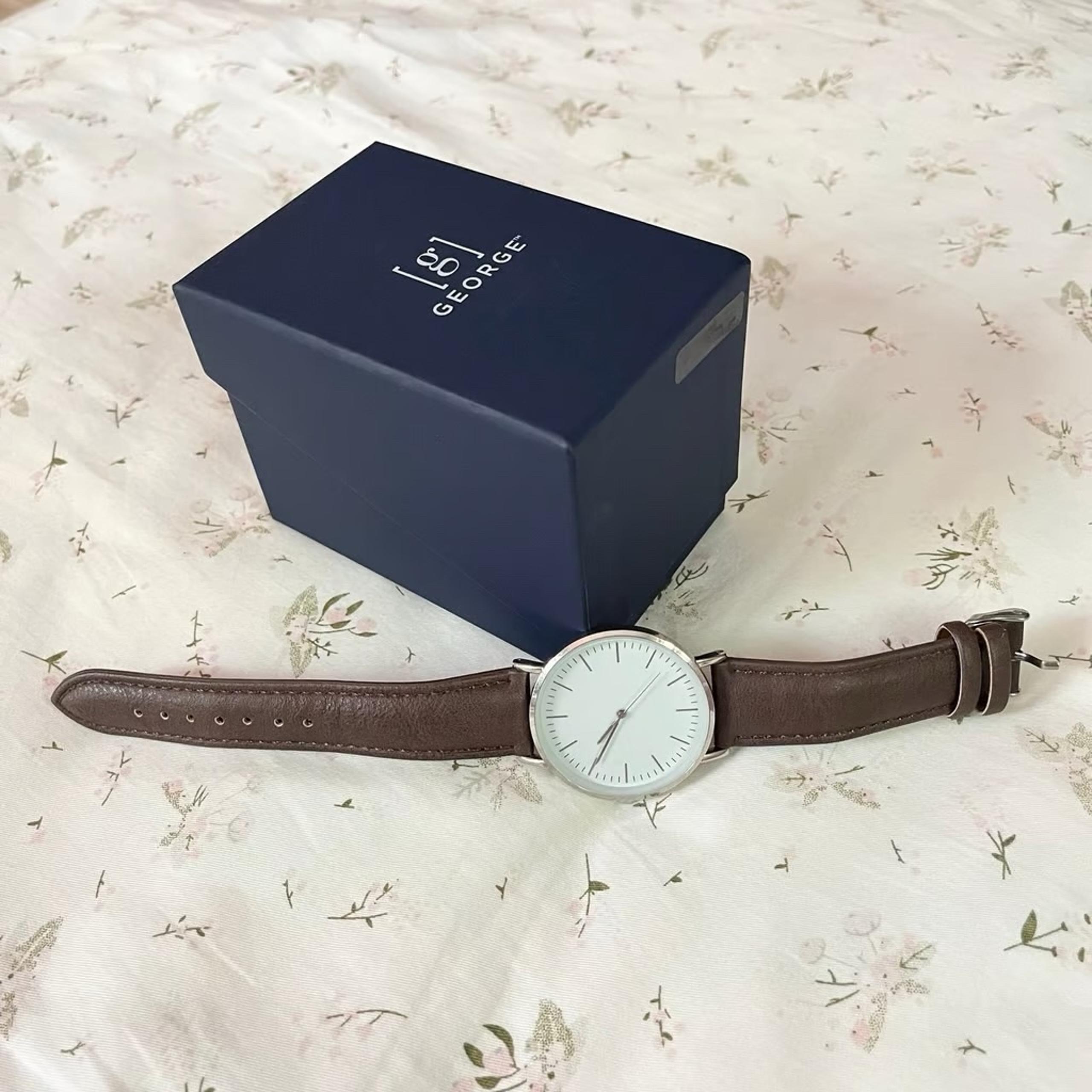 George Minimalist Formal Faux Leather Men’s Fall Wrist Watch (Needs New Battery)