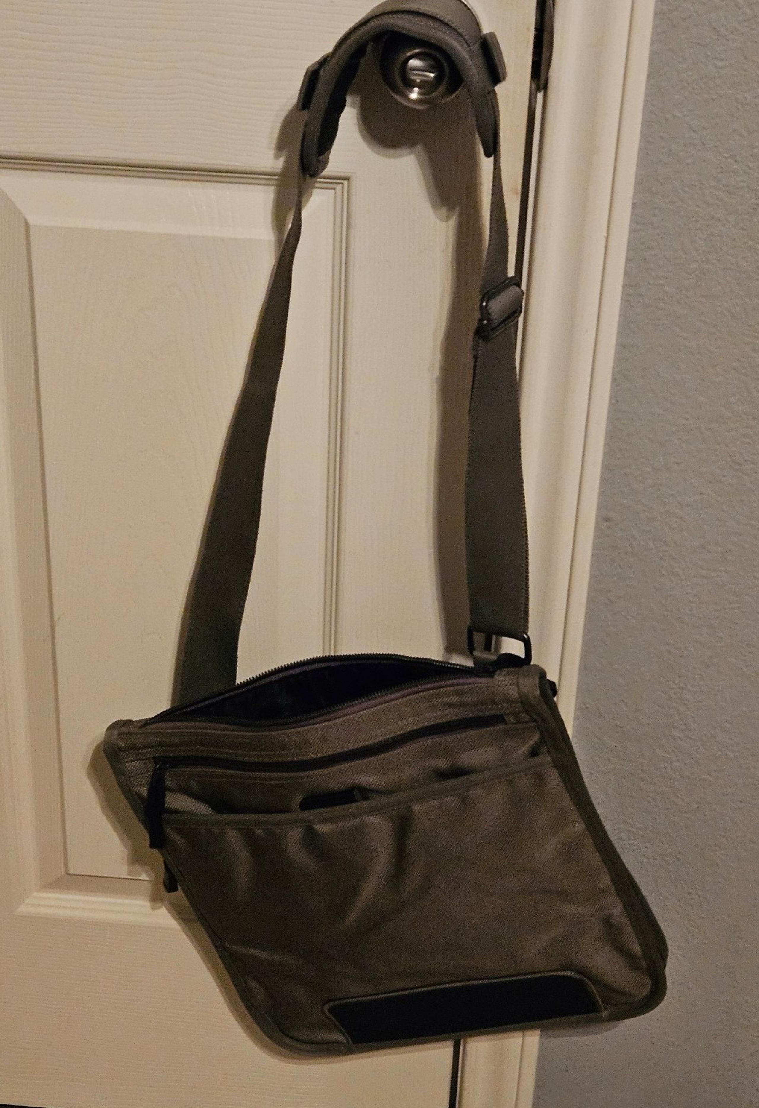 Vintage Banana Republic Crossbody Bag