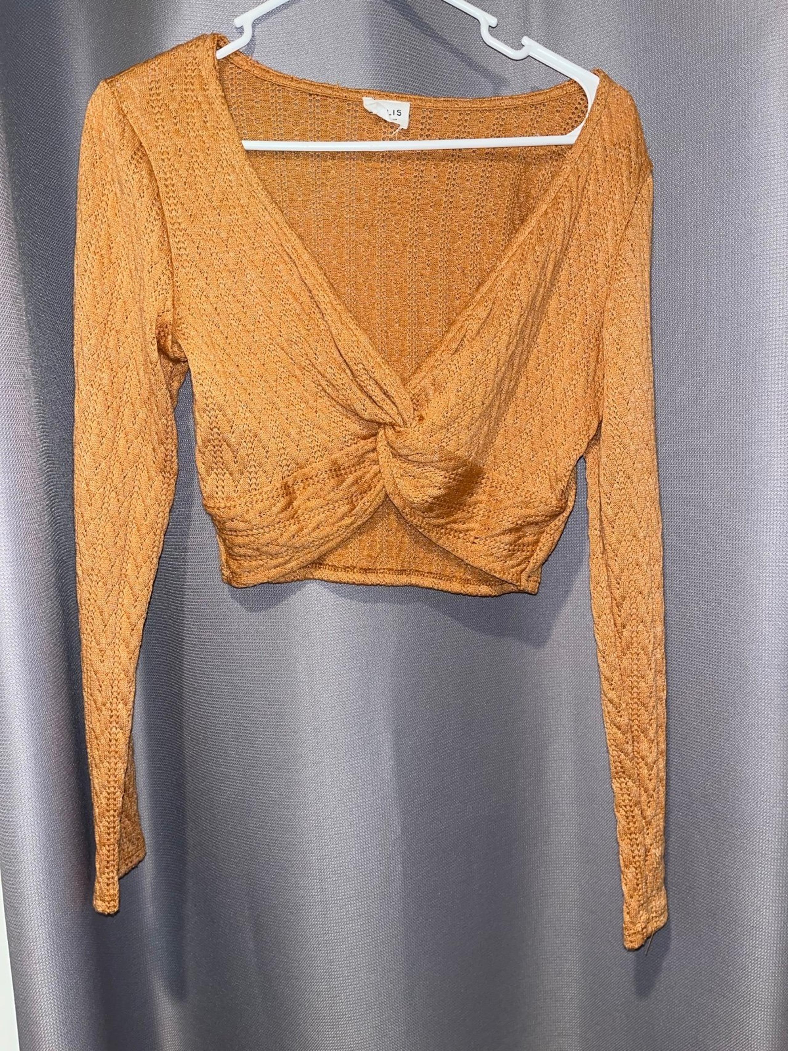 Le Lis Women’s Long Sleeve Knit Cropped Top