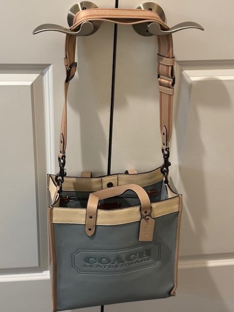 Authentic Coach Leatherware Tote Bag - Classic & Timeless Design