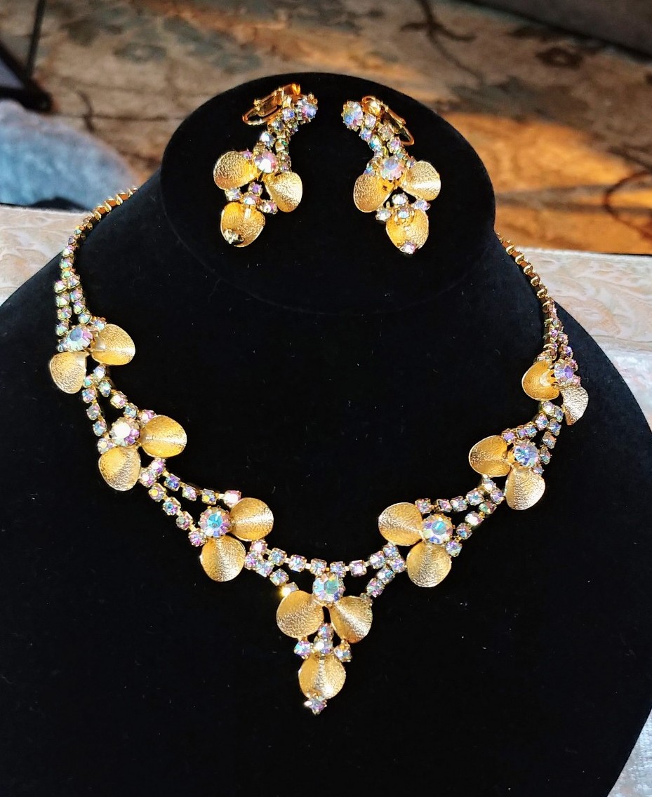 Spectacular Vintage Aurora Borealis Rhinestone Goldtone Necklace & Earrings Set
