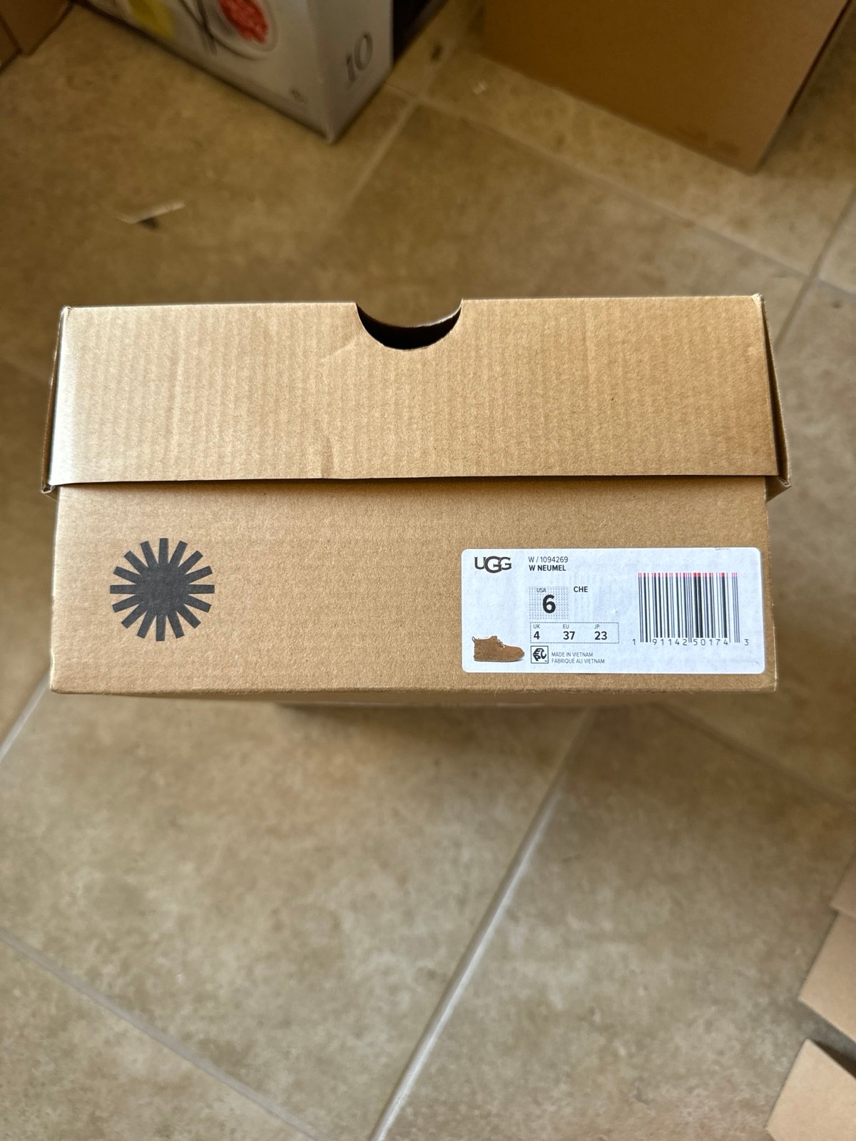UGG nuemel women’s chestnut size 6