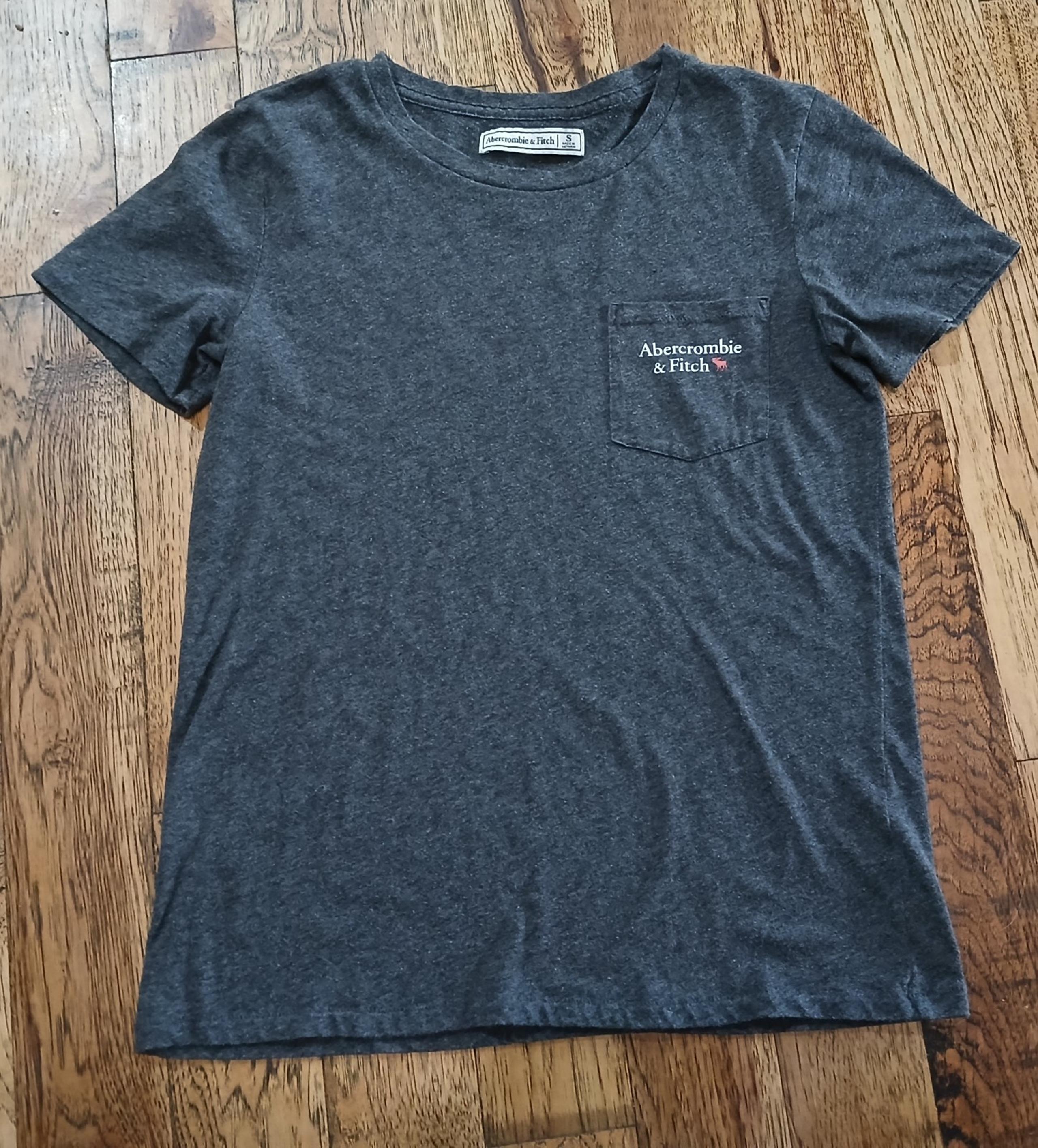 Women's Abercrombie & Fitch pocket tshirt! Small
