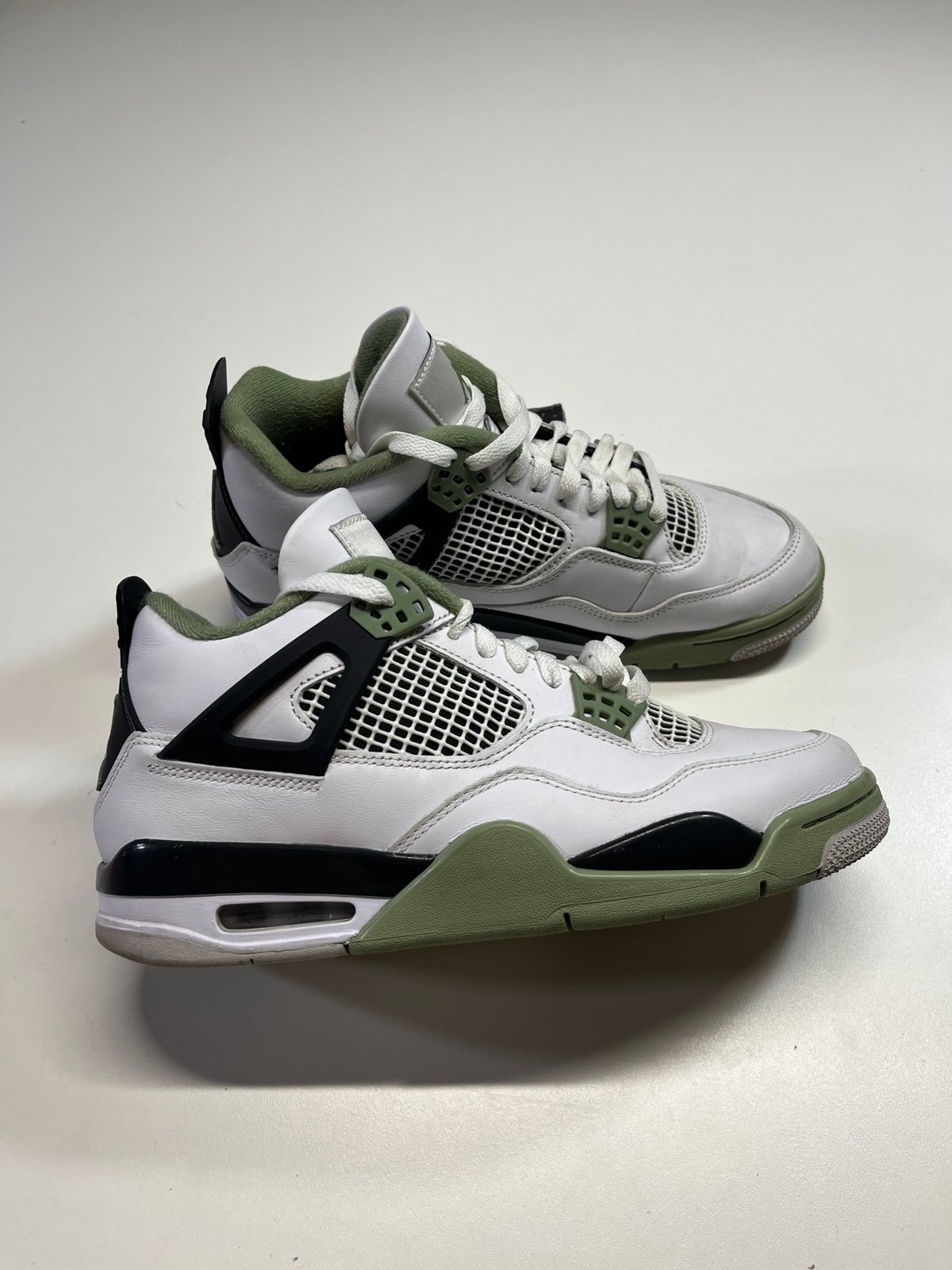 Jordan Air 4 Shoes Seafoam Green, Black, White Women’s Size 10 Great Condition
