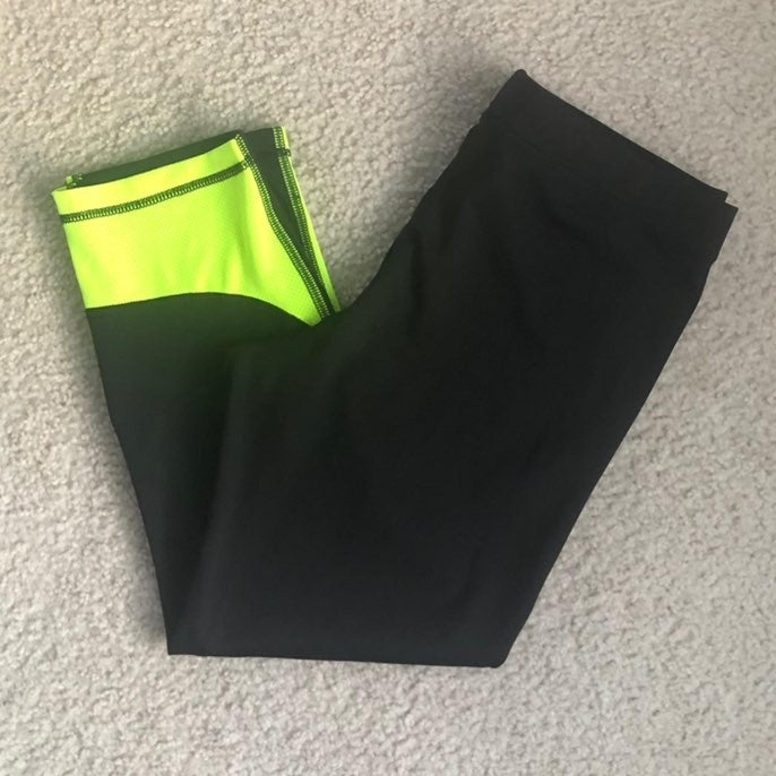 Theory + Activewear Black Legging Size M