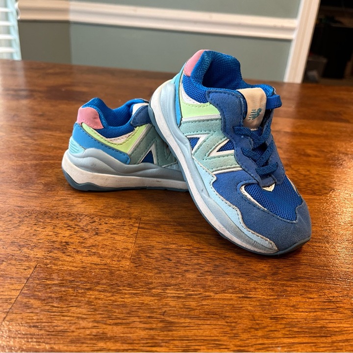 New Balance Kids 57/40 Blue Surf Sneaker size 7