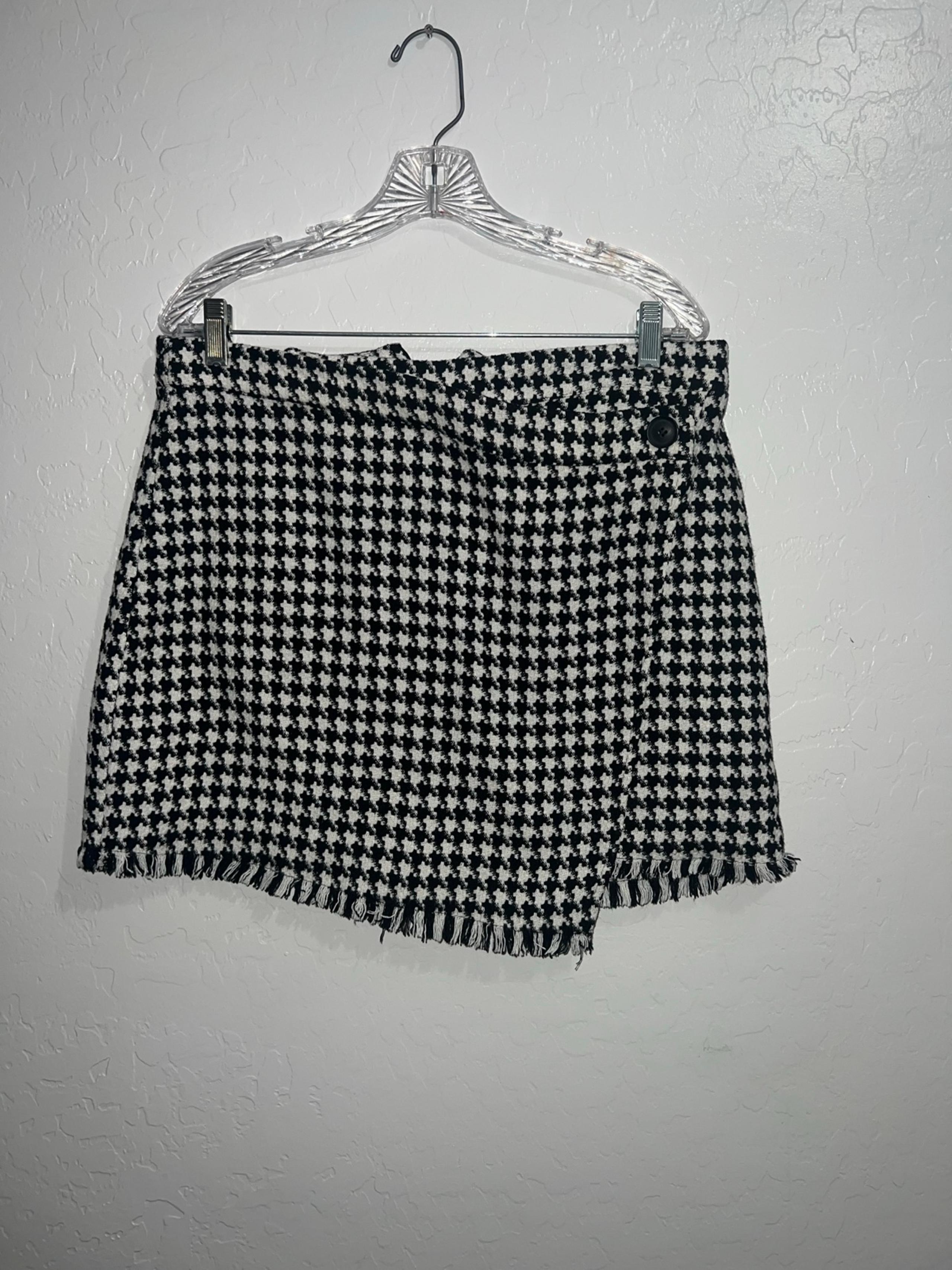 Stylish Black and White Houndstooth Skirt size XXLARGE