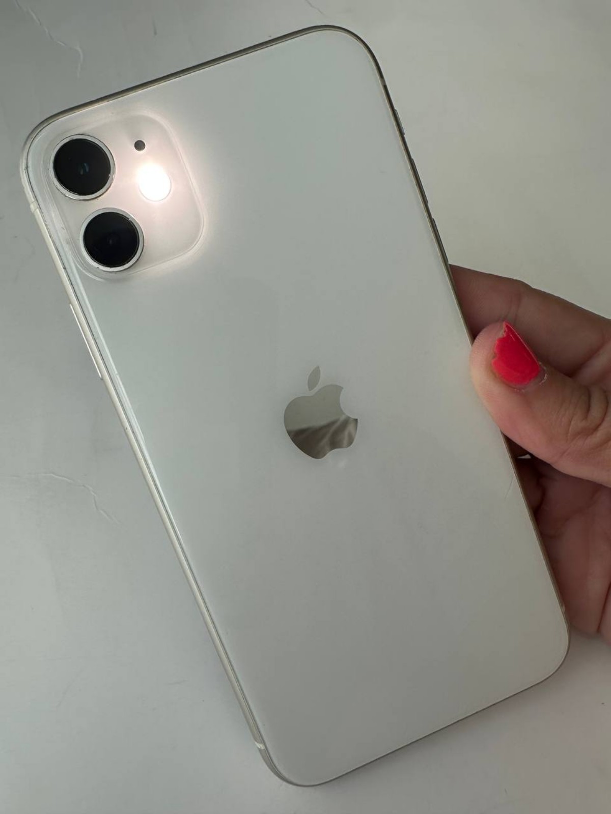 Apple iPhone 11 64 GB in White for Unlocked