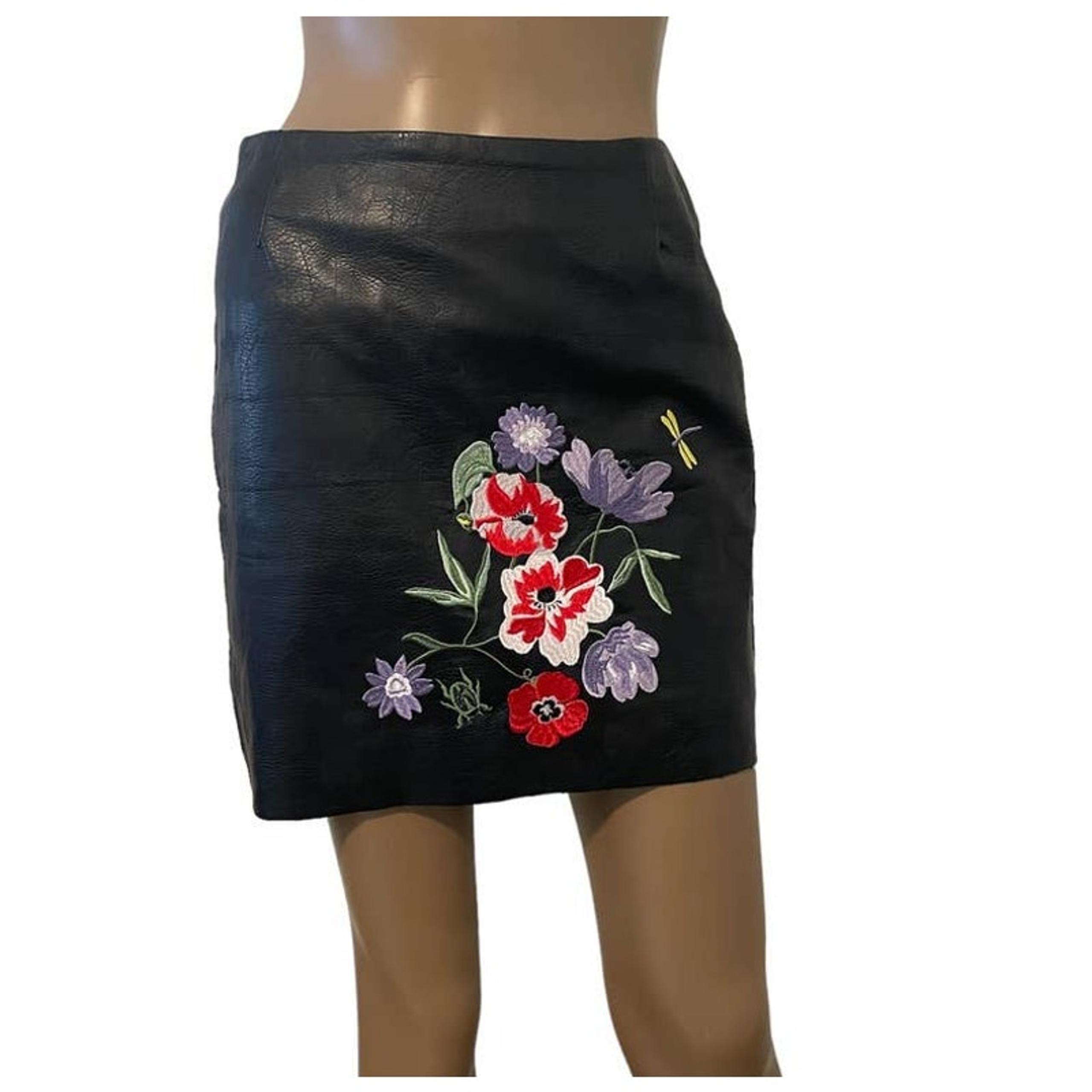 H&M floral embroidered faux leather mini skirt size 6 SK 4844