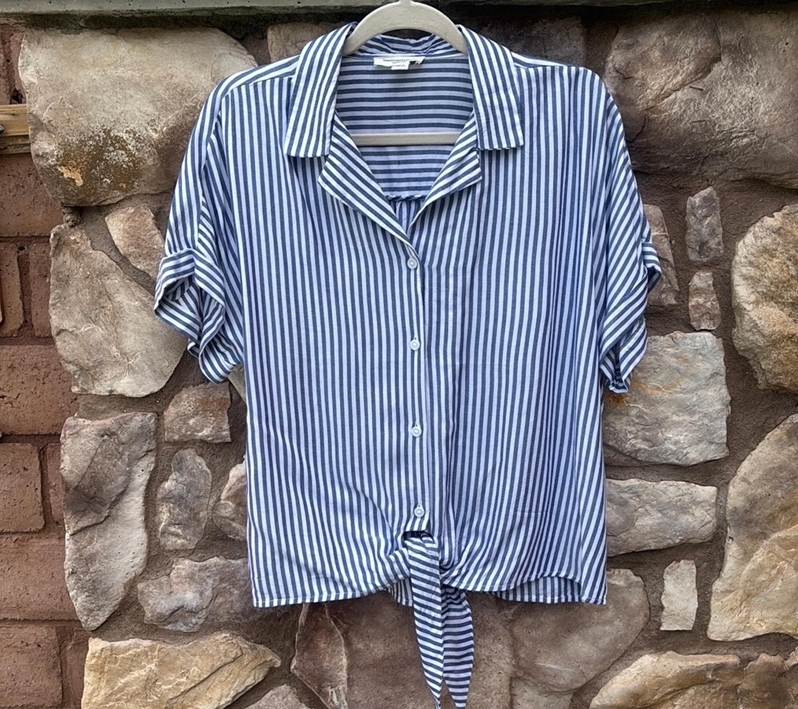 Beach Lunch Lounge Button Down Short Sleeve Shirt Tie Front Striped Large