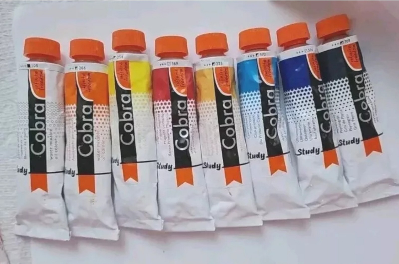 ROYAL TALENS COBRA WATERMIXABLE OIL PAINT, 8 TUBES × 40 ml