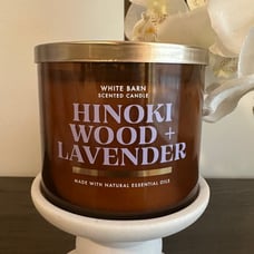 BBW HINOKI WOOD+ LAVENDER candle