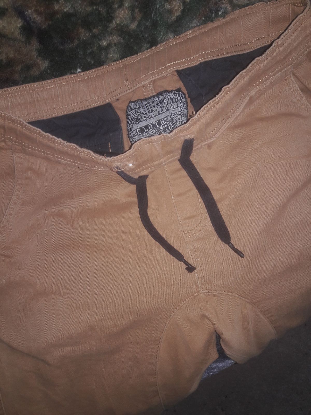 khaki pants