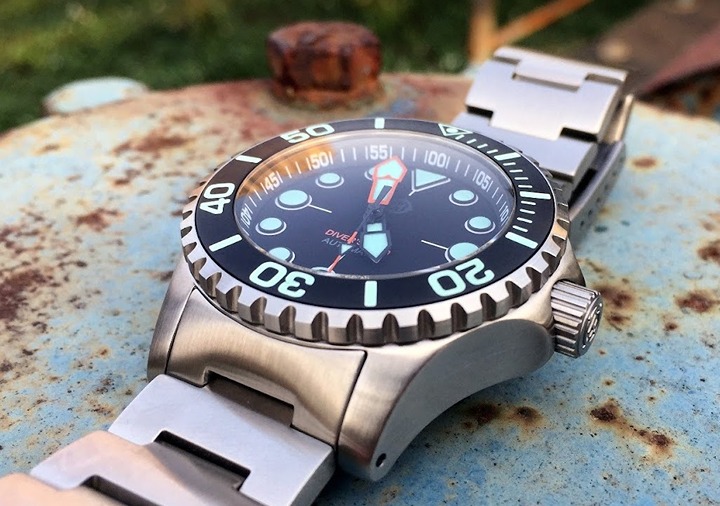 Helm Komodo Diver 300m ISO 6425 Certified - BNIB