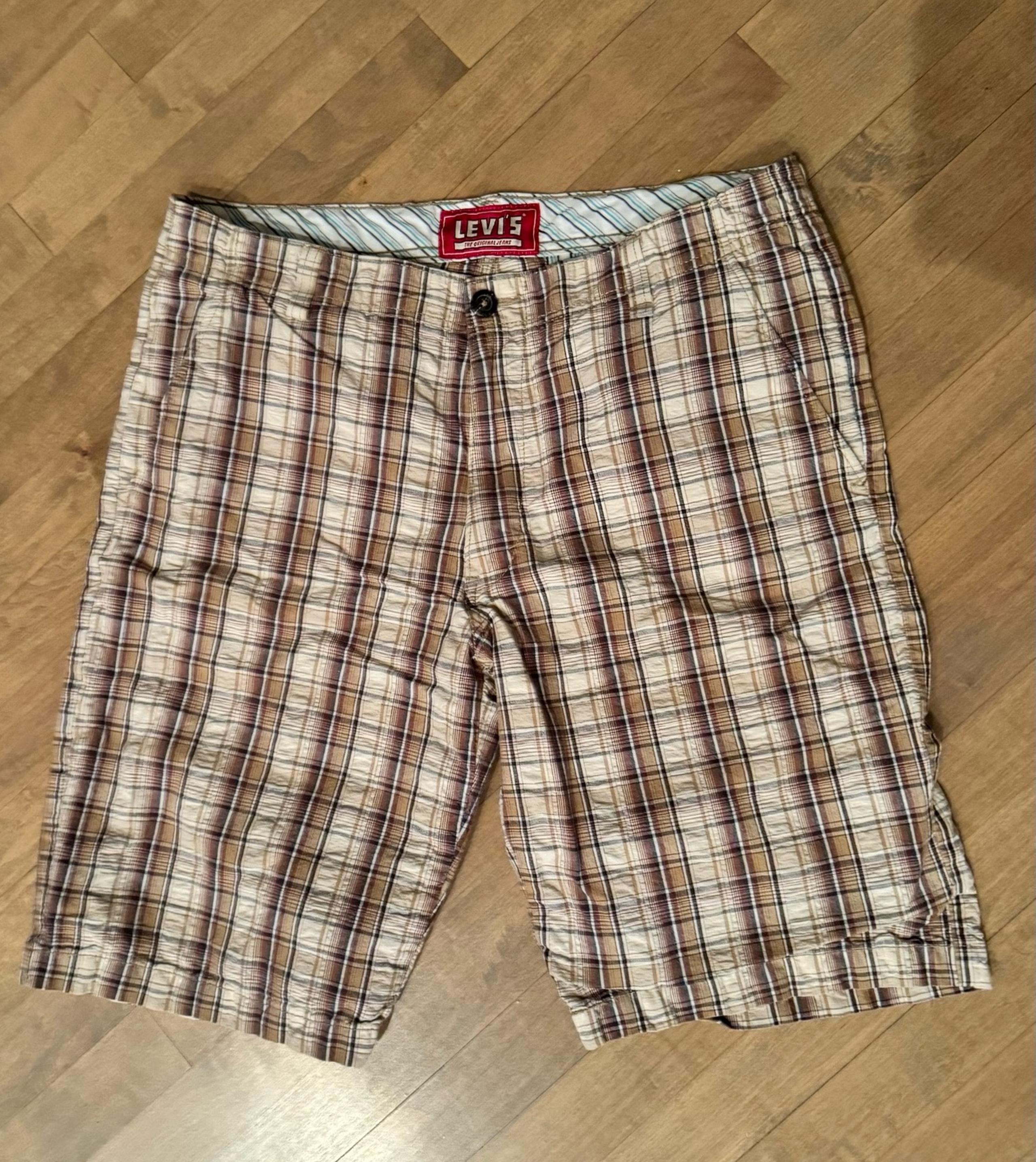 Levi’s - Men’s plaid flat front shorts (36)