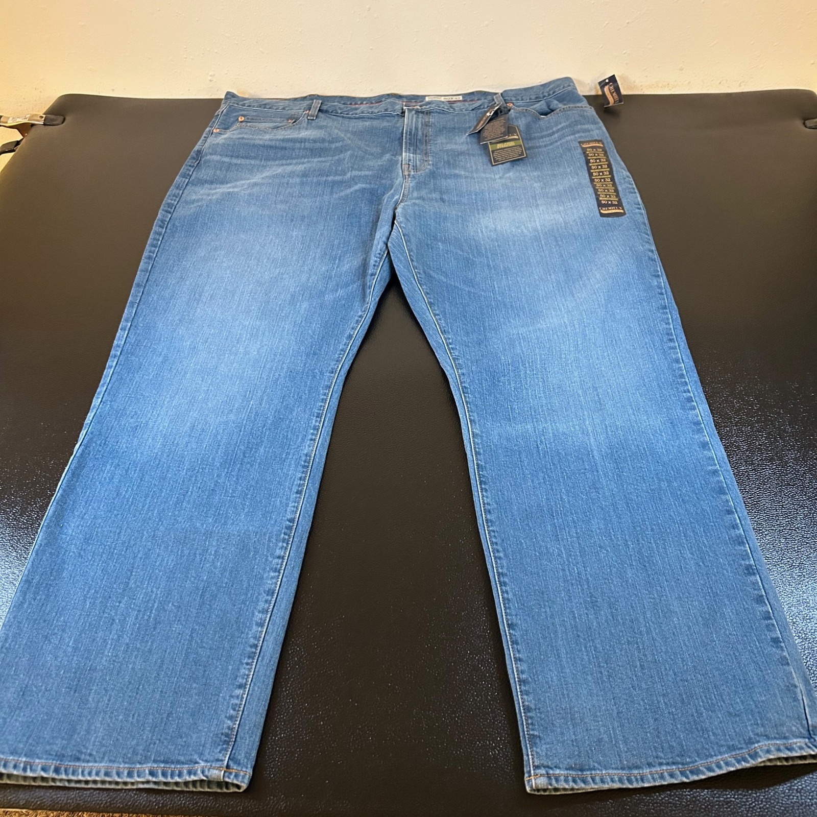 Cremieux Premium Denim Jeans Relaxed Straight Stretch Light Wash Mens 50x32 NWT