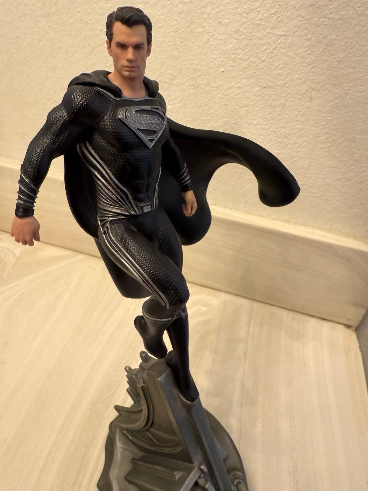 Iron Studios Black Suit Superman 1/10 Statue (Justice League: Snyder Cut)