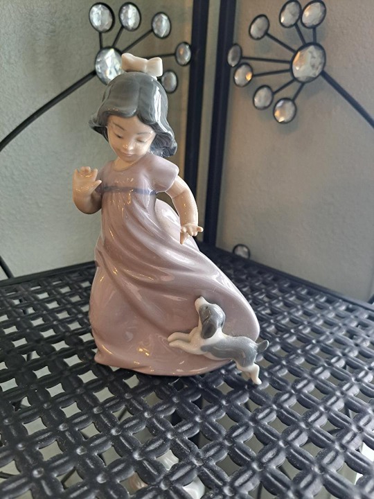 Lladro Nao girl running with puppy 1027