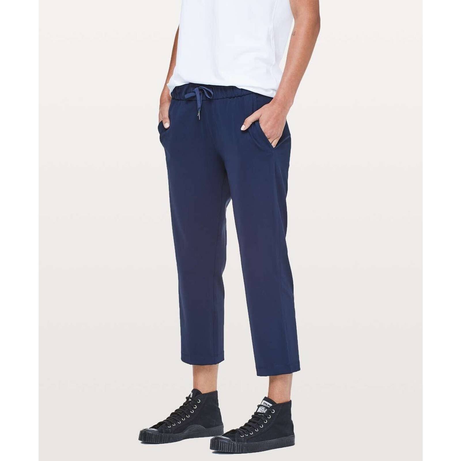 Lululemon On the Fly Crop Pants Woven True Navy Travel Commuter Womens 6