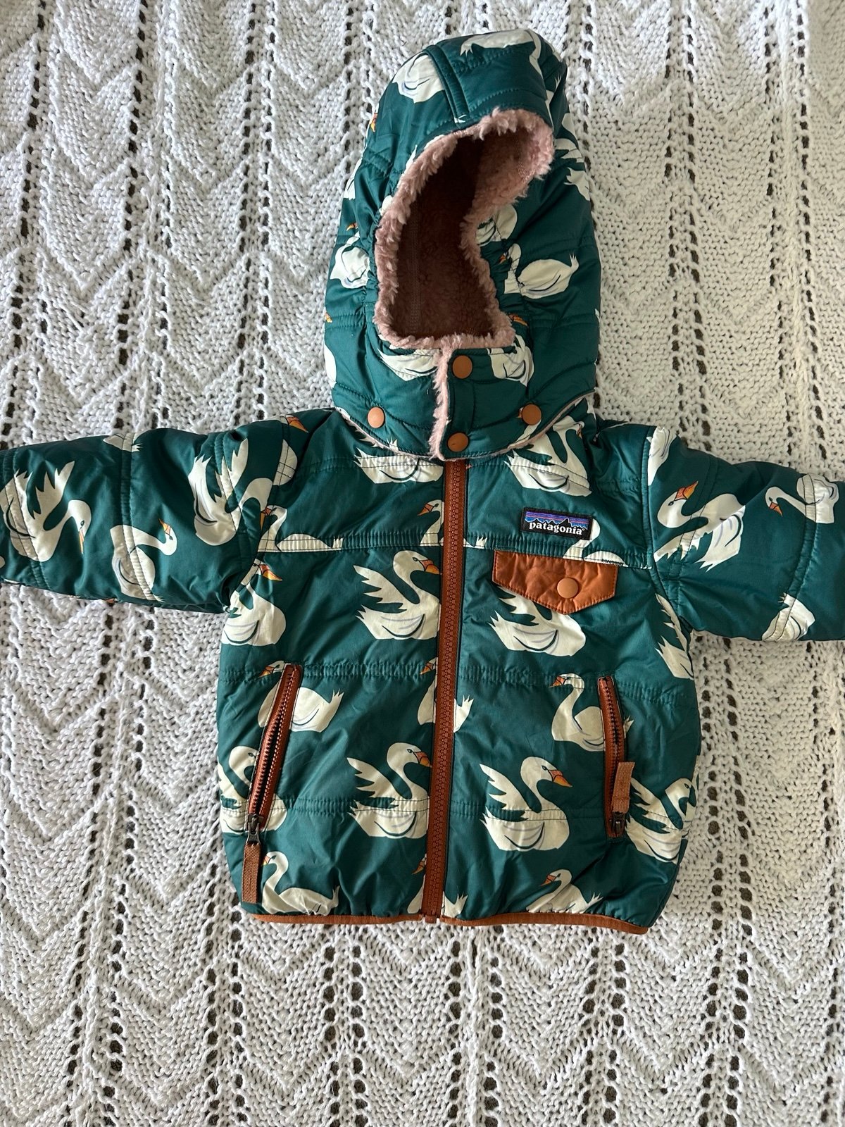 Patagonia reversible swan puffer/fleece jacket 3 month