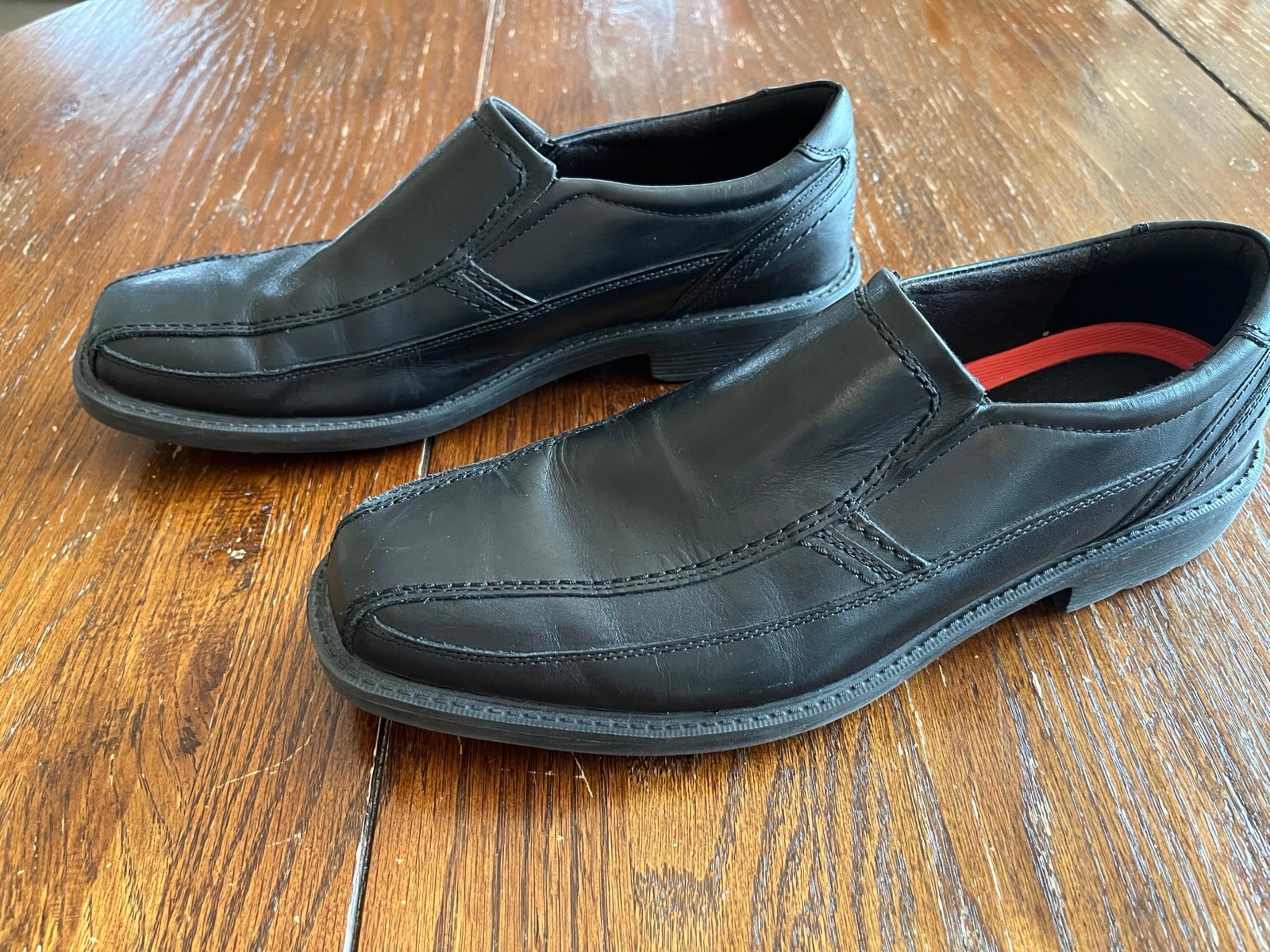 Black men’s loafers size 11M Rockport
