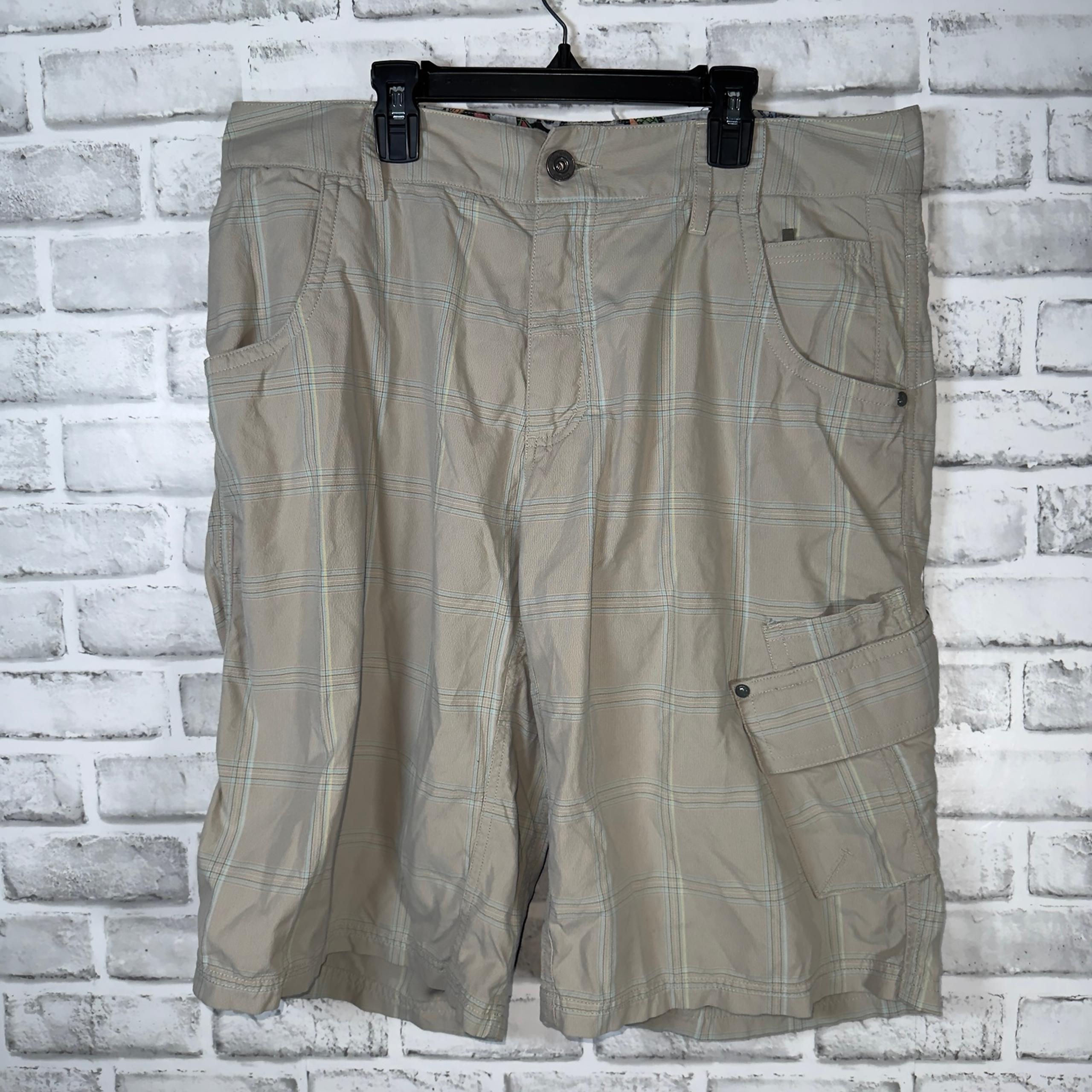 Lululemon Plaid Casual Cargo Shorts Mens Size 36