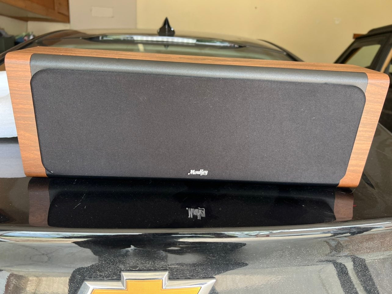 Moukey center speaker