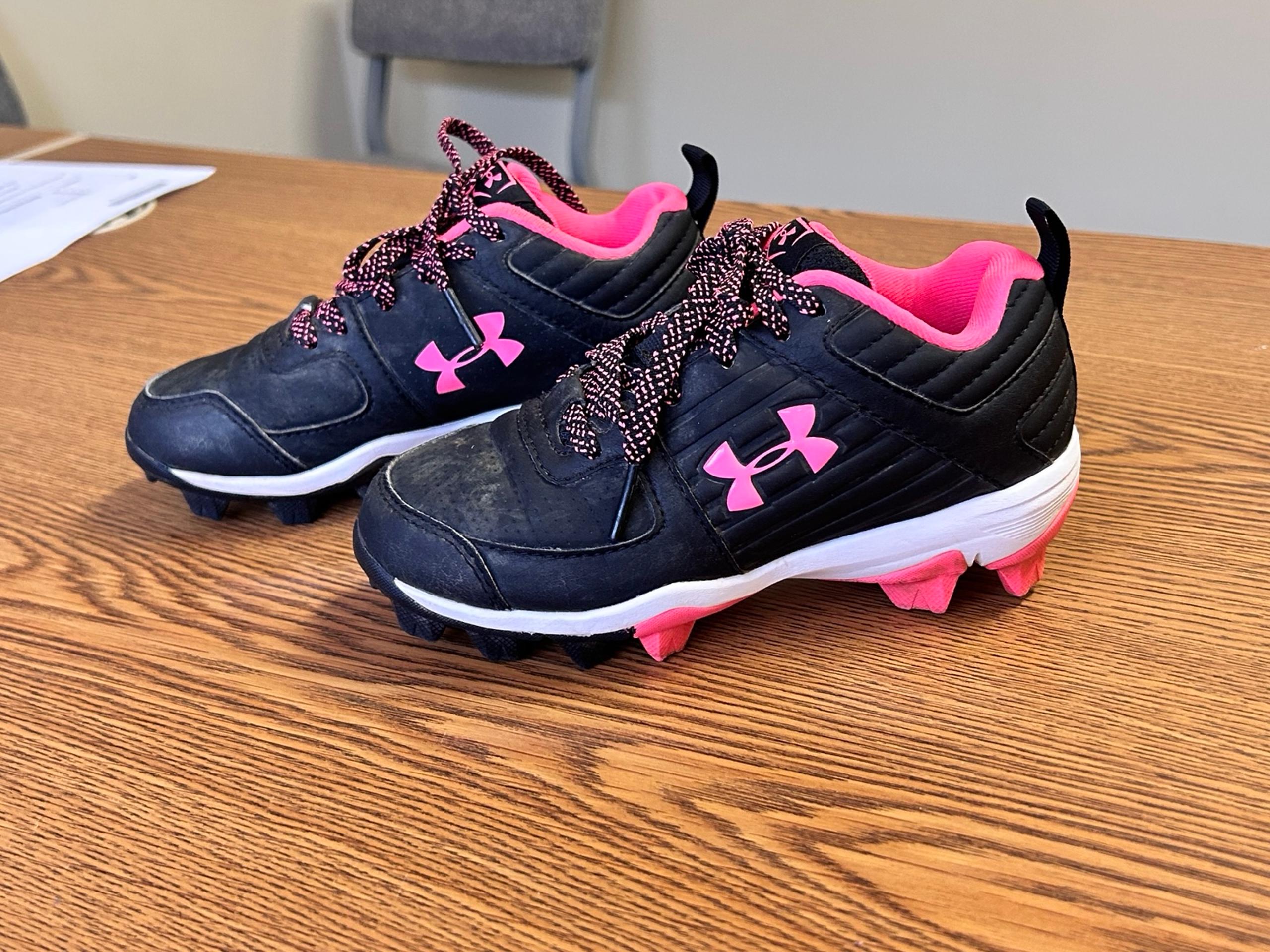 Girls Under Armour UA softball/tball cleats - size 11k