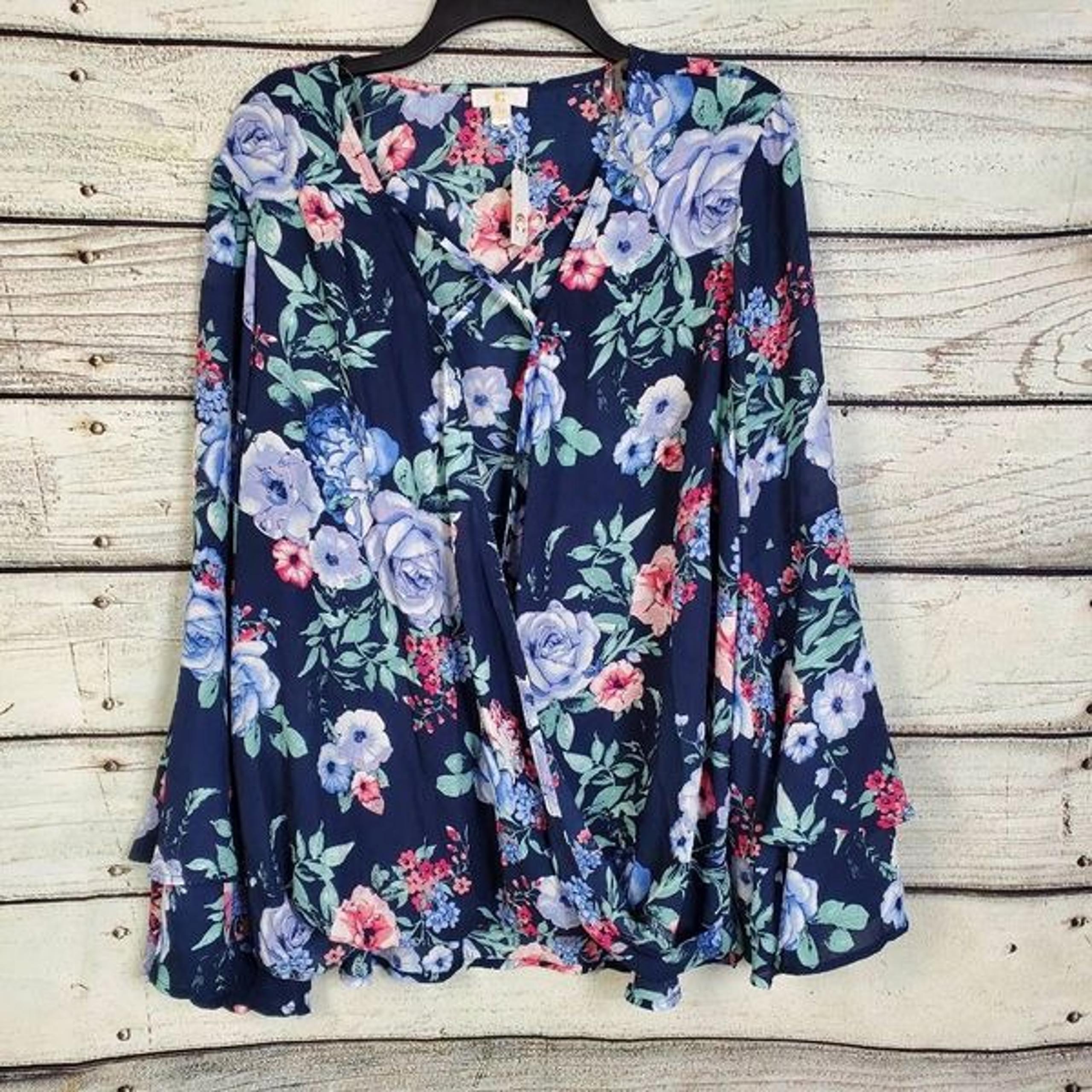 NWT C Brand Women’s 1X Navy Blue Floral Boho Blouse Bell Sleeve Tie Front Plus S