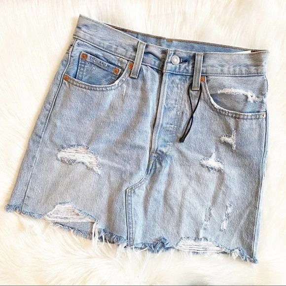 LEVIS DENIM SKIRT DISTRESSED BUTTON FLY 25”