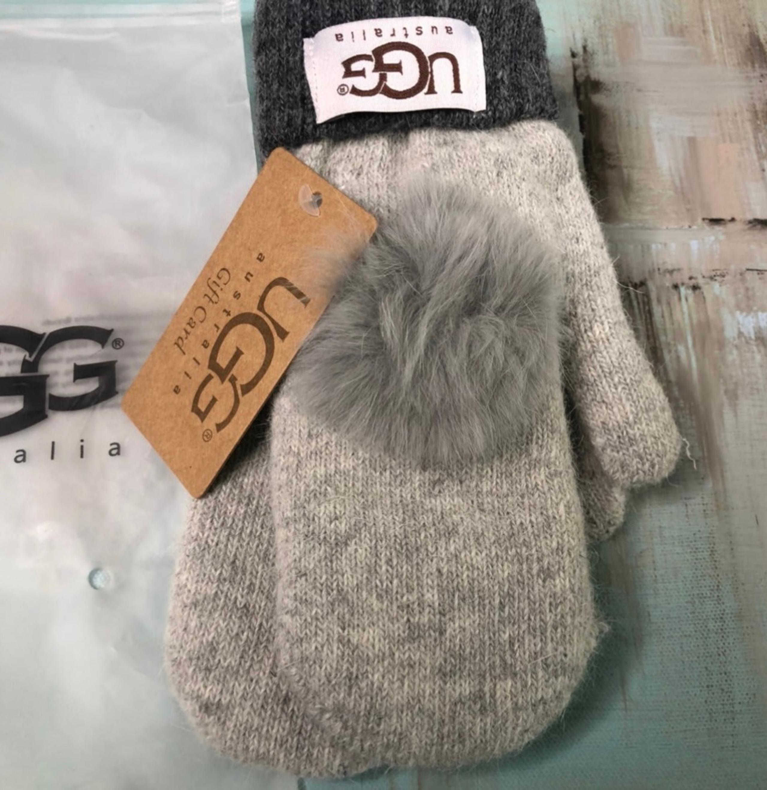 NWT UGG Angora Wool Mittens With Pom Pom