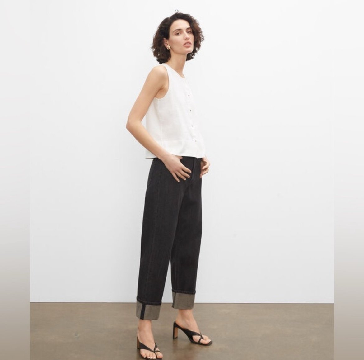 Club Monaco High Waisted Cuffed Jeans Black. Wide Leg Straight Fit Dark Wash