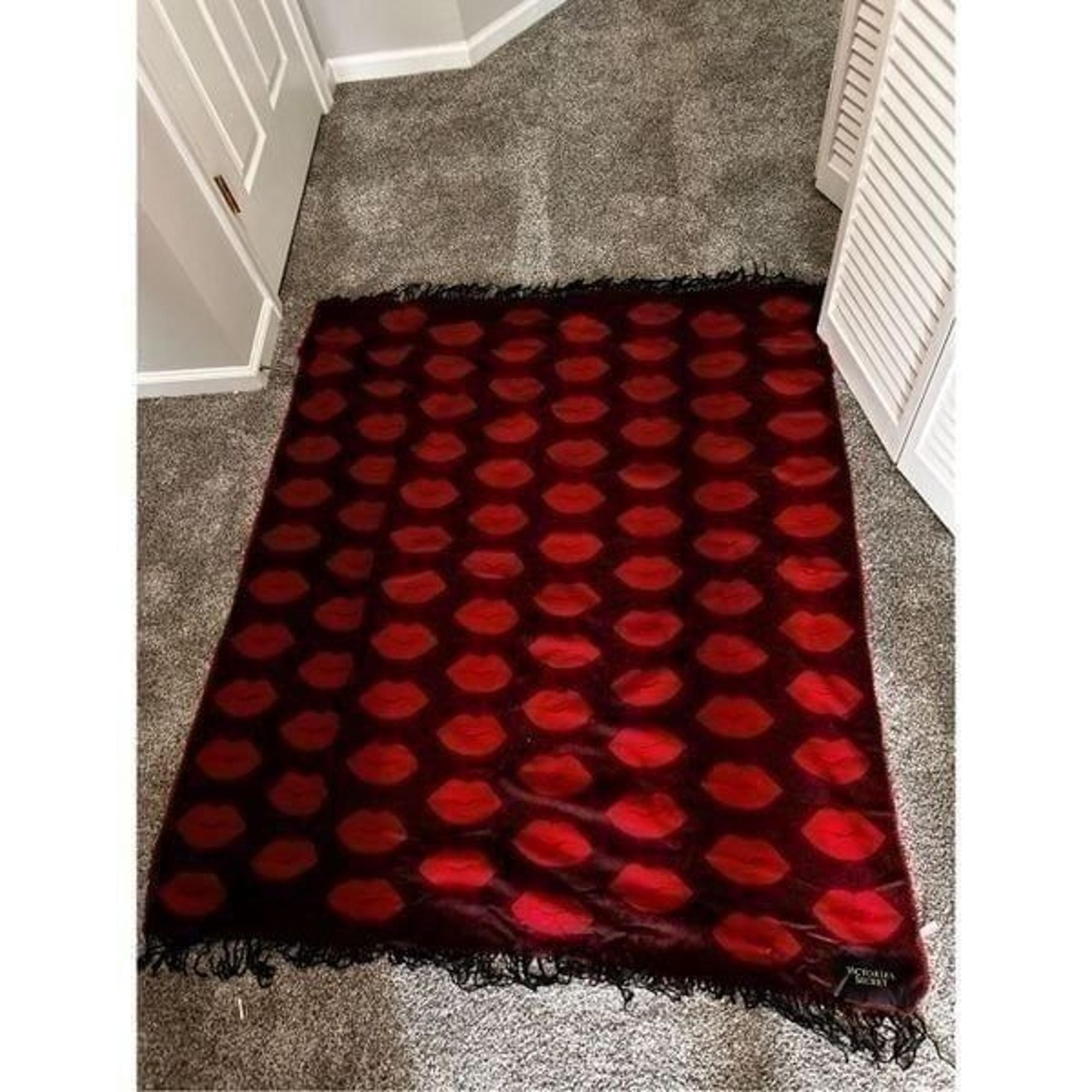 Victoria’s Secret red and black throw blanket C10-24