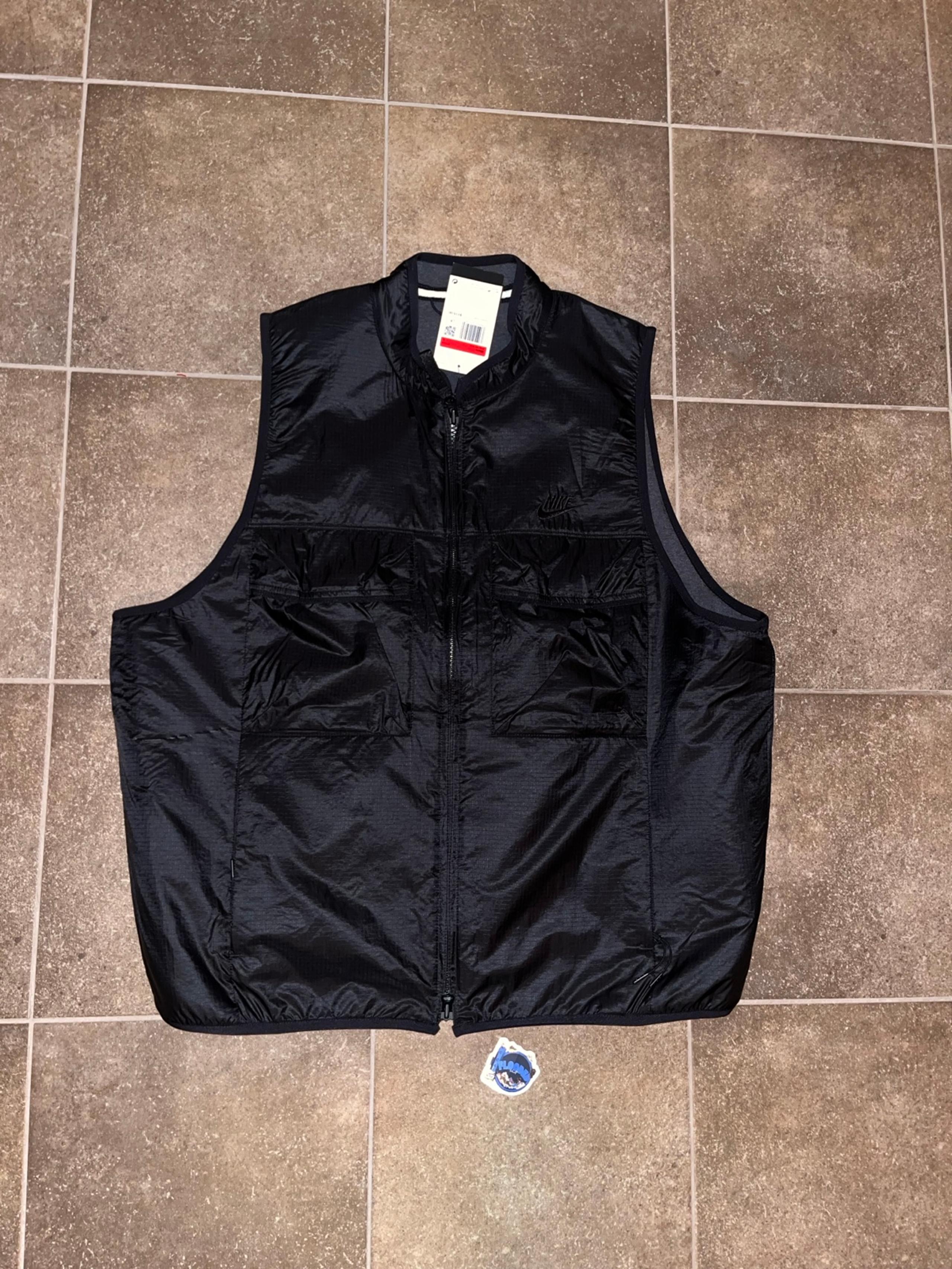 Nike Tech Fleece Utility Vest Water Repellent Zip Pockets FD0755-010 Men's Sz L