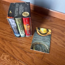 Divergent Book Set with Bonus Booklet (+free gift)