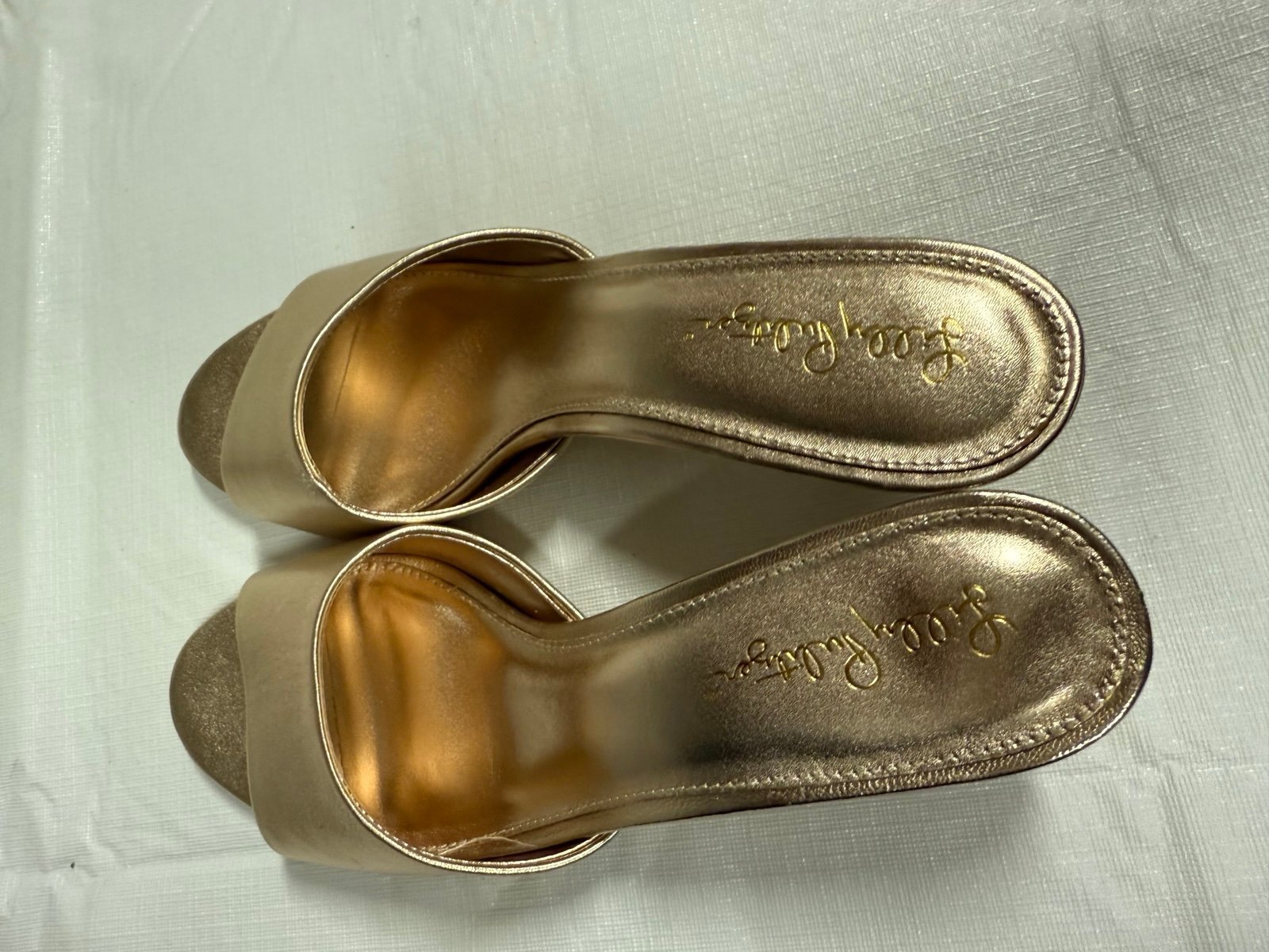 Lilly Pulitzer kimmy Gold metallic leather kitten heels