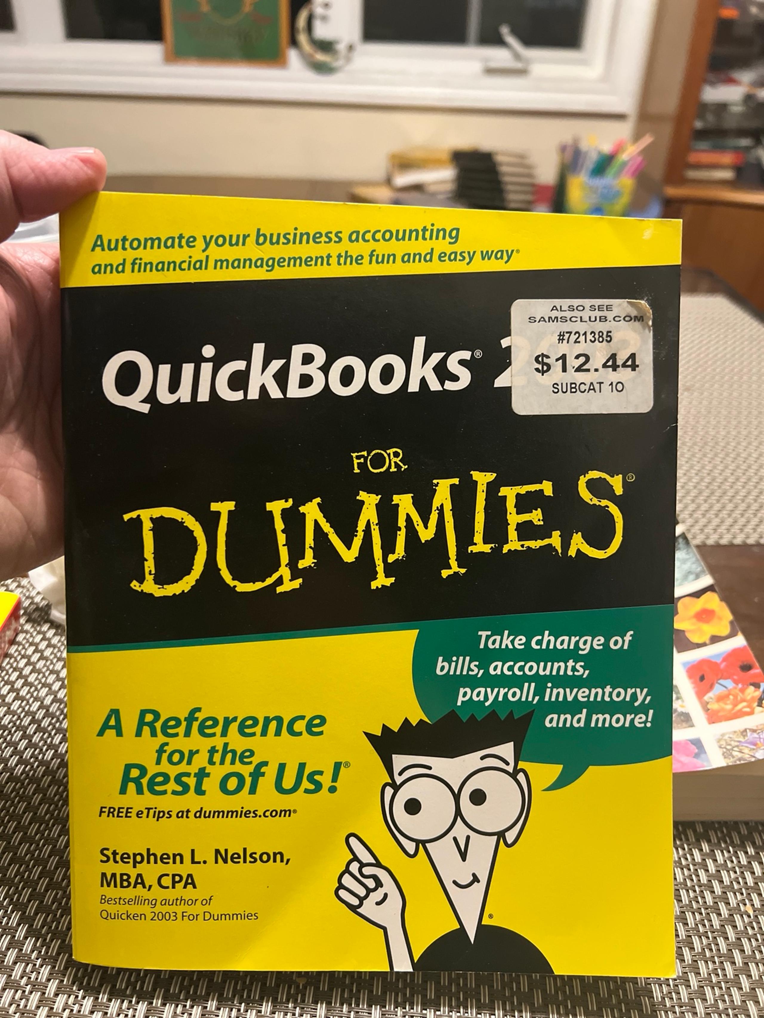 Quick books 2003 for Dummies. Collectible.   Like New Shape.