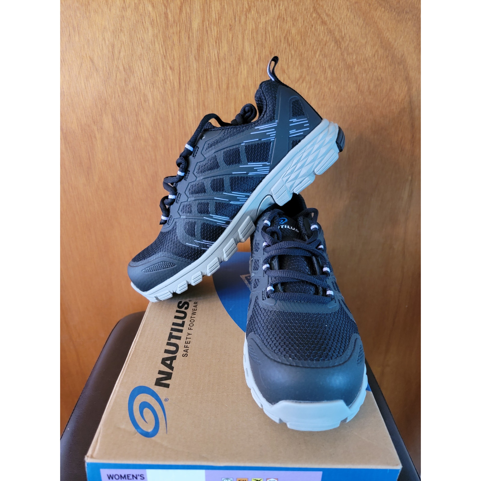 Nautilus Women's N1950 Stratus Black Composite Toe Safety Work Shoes - Sz: 7.5