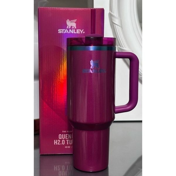NWT STANLEY VALENTINE’S DAY QUENCHER H2.O FLOWSTATE 40OZ TUMBLER, BERRY TRUFFLE