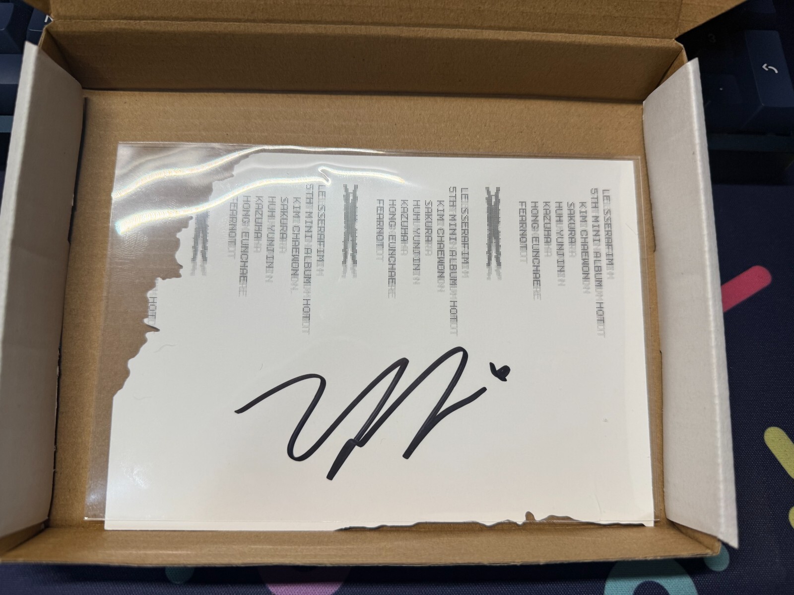 LE SSERAFIM Hot Yunjin Signed Postcard