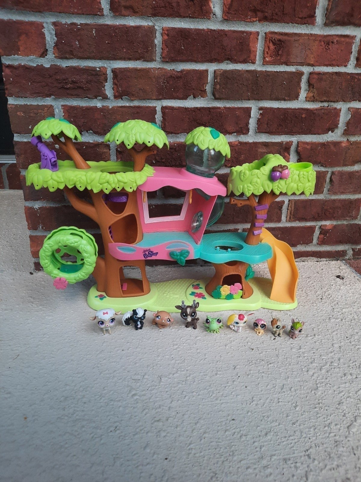 Littlest Pet Shop Tree House and Pets