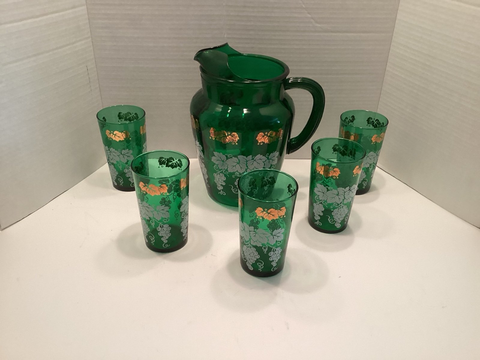 Vintage Anchor Hocking Pitcher And 5 Drinking Glasses