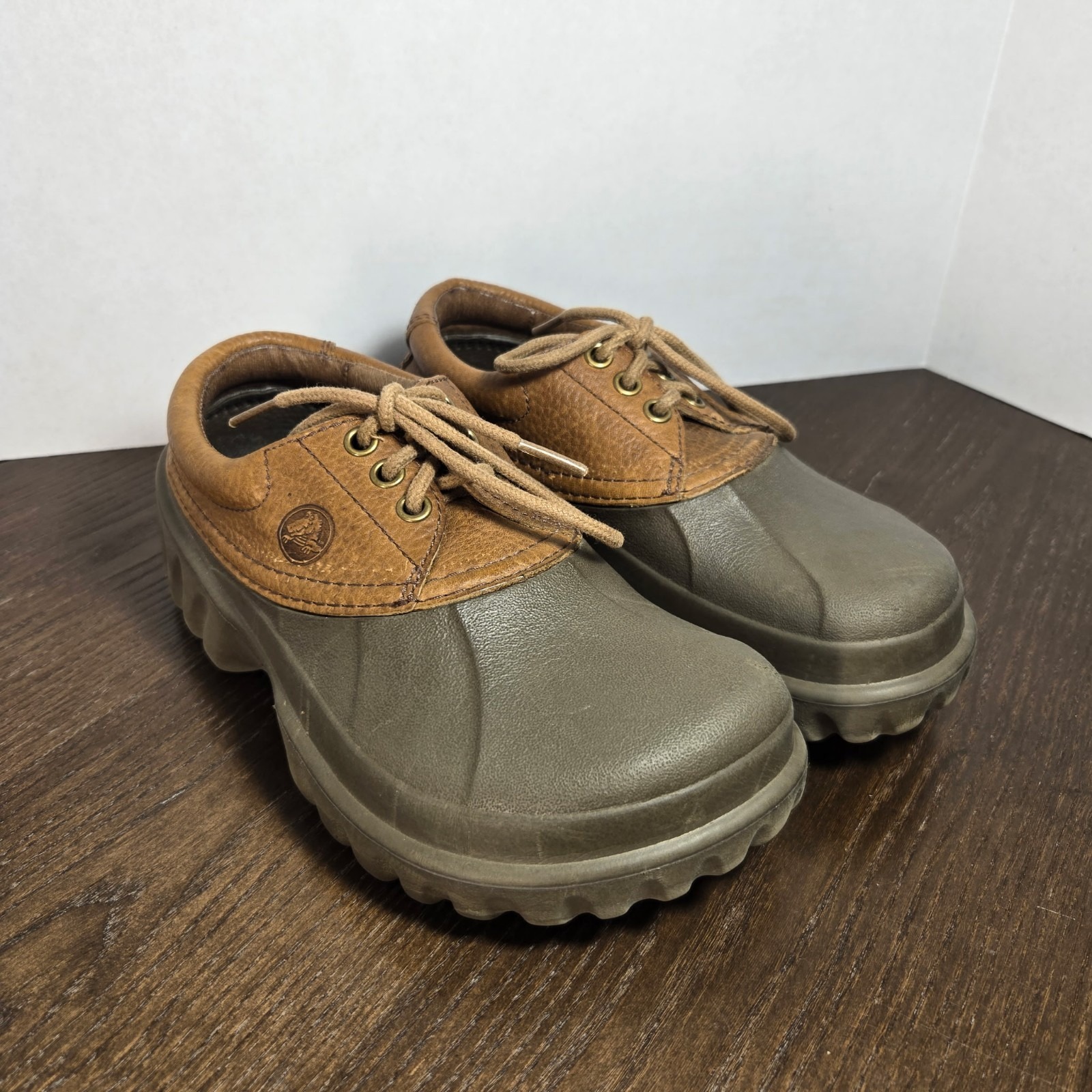 Crocs Axle Islander Boat Shoes Men's 4 Women's 6 Shoes Leather Upper All Terrain