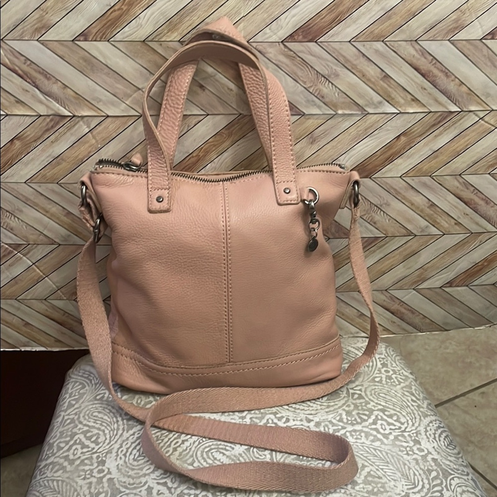 The SAK Ballet Pink Leather Tote crossbody or shoulder Bag adjustable straps