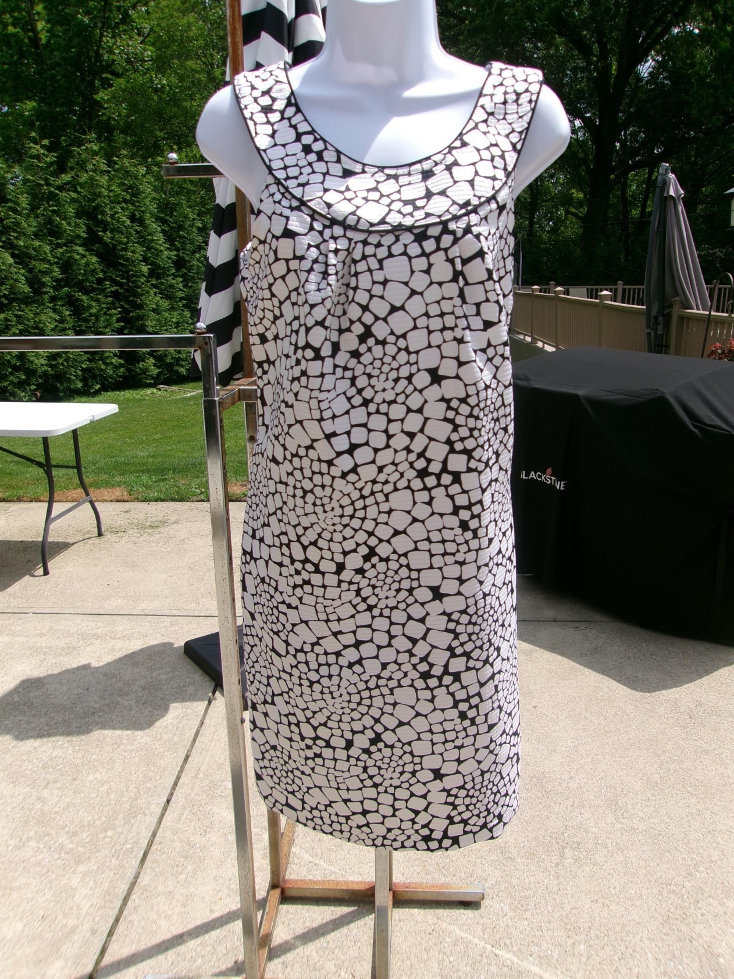 ROBBIE BEE BLACK&WHITE SHAPE PRINT DRESS 10