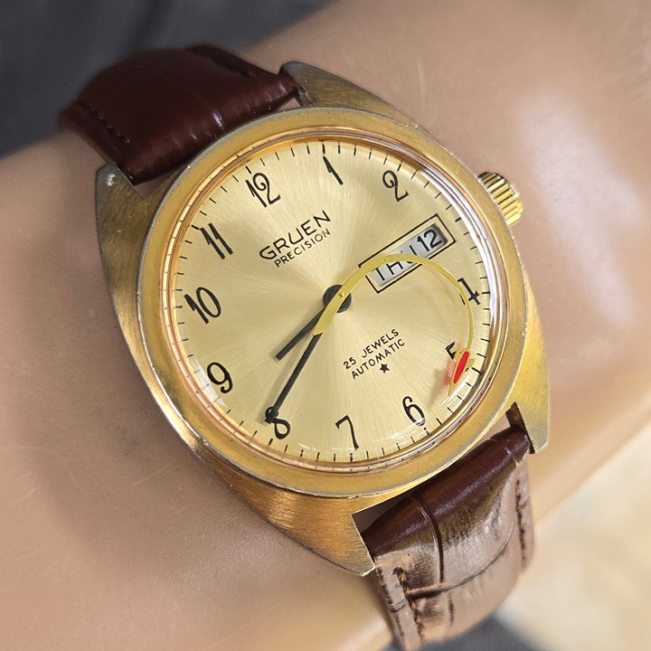 Vintage GRUEN men's automatic watch Durowe 7526/3 (INT) Rocket second hand 1970s
