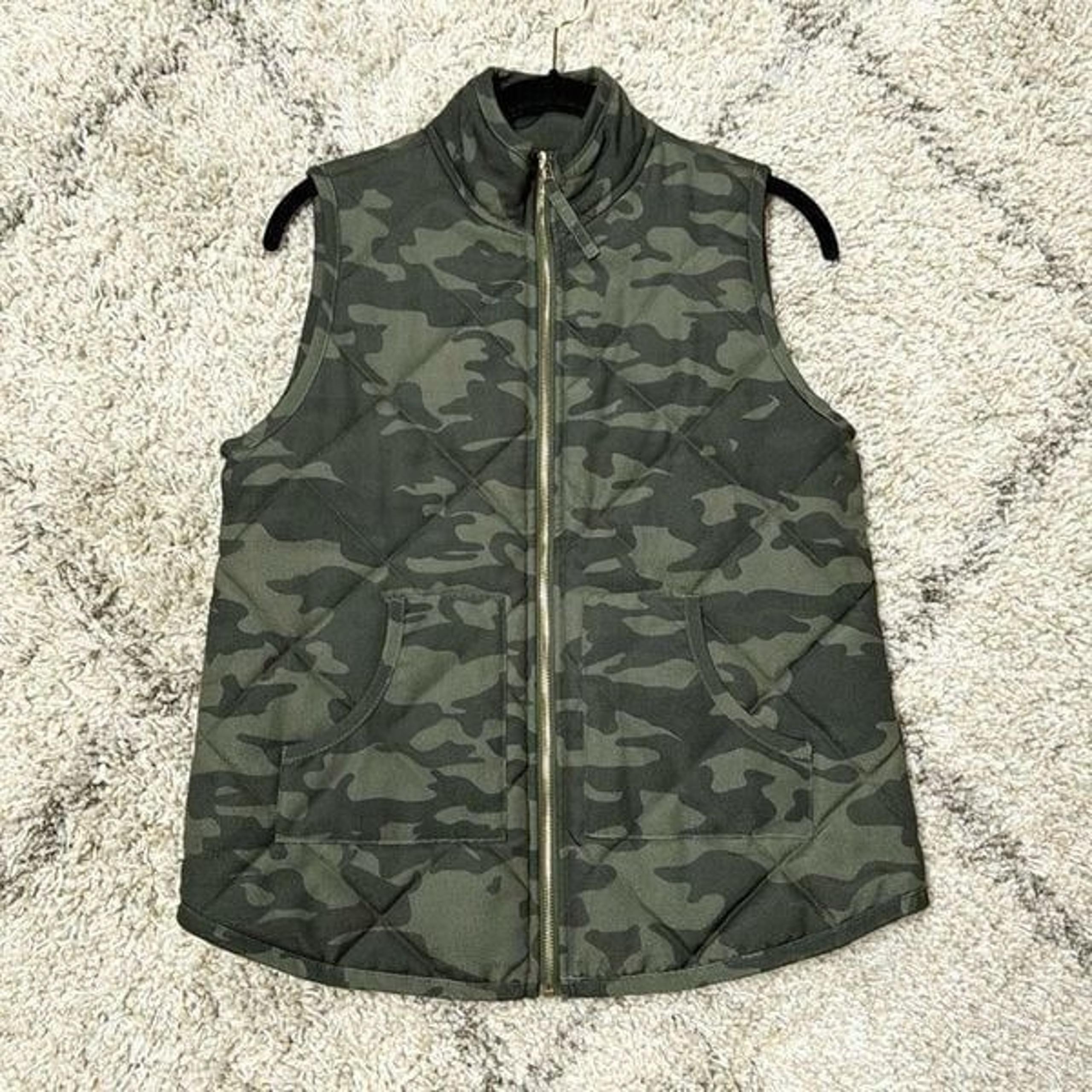 Mud Pie Women’s Camouflage Quilted Vest Size Small NEW