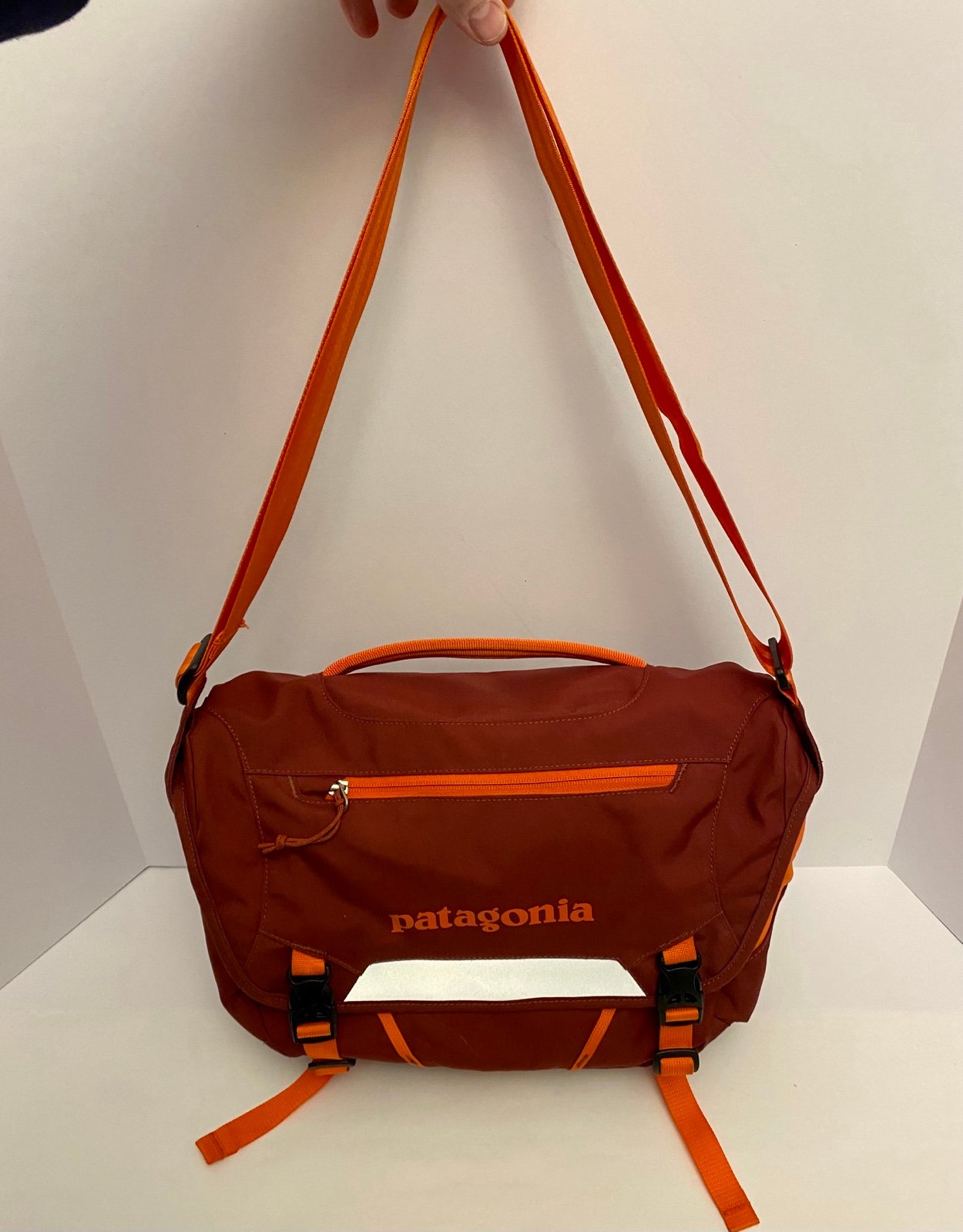 Patagonia Messenger/Shoulder Bag Burgundy Orange Gray.
